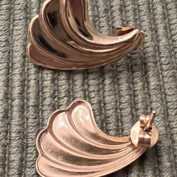 5 pair of  gold earrings ships, dangly & swoops gently used - Picture 6 of 8